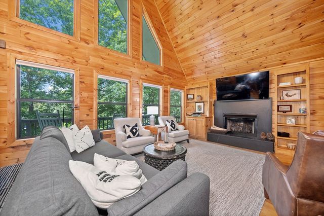 295 Vista Chalet Drive, Ellijay, GA 30540