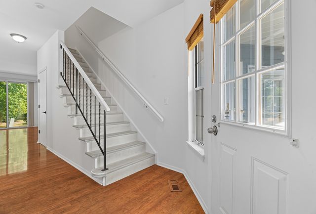 519 Woodcrest Drive, Mundelein, IL 60060