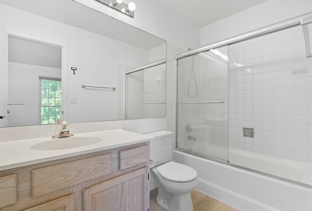 519 Woodcrest Drive, Mundelein, IL 60060