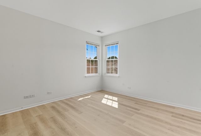 519 Woodcrest Drive, Mundelein, IL 60060