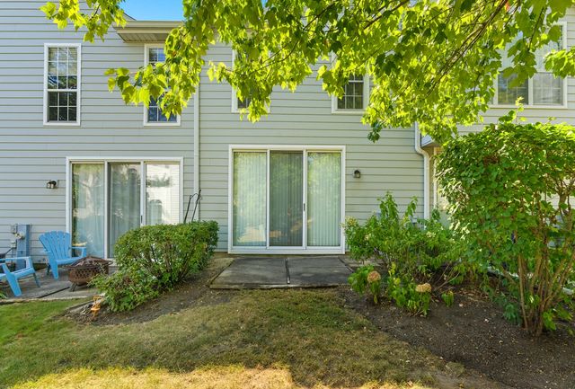 519 Woodcrest Drive, Mundelein, IL 60060