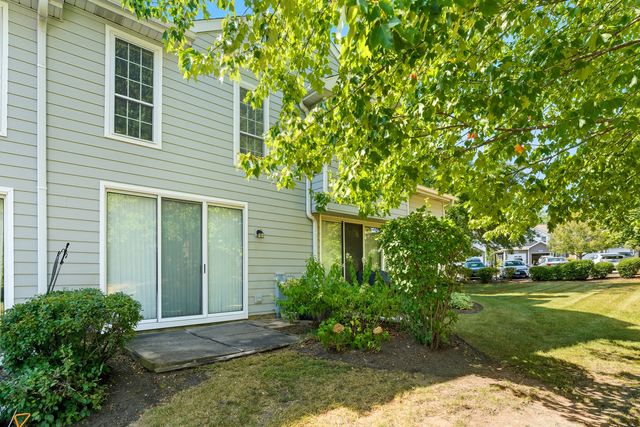 519 Woodcrest Drive, Mundelein, IL 60060