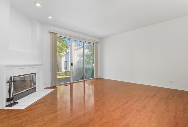 519 Woodcrest Drive, Mundelein, IL 60060