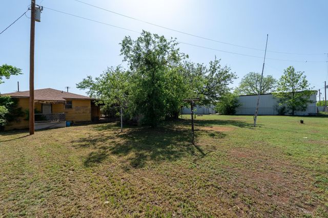 560 8th Street, Hawley, TX 79525