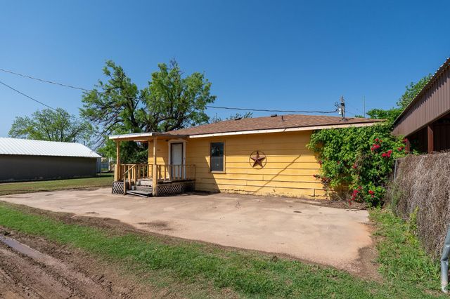 560 8th Street, Hawley, TX 79525