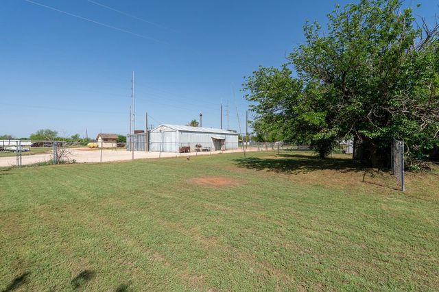 560 8th Street, Hawley, TX 79525