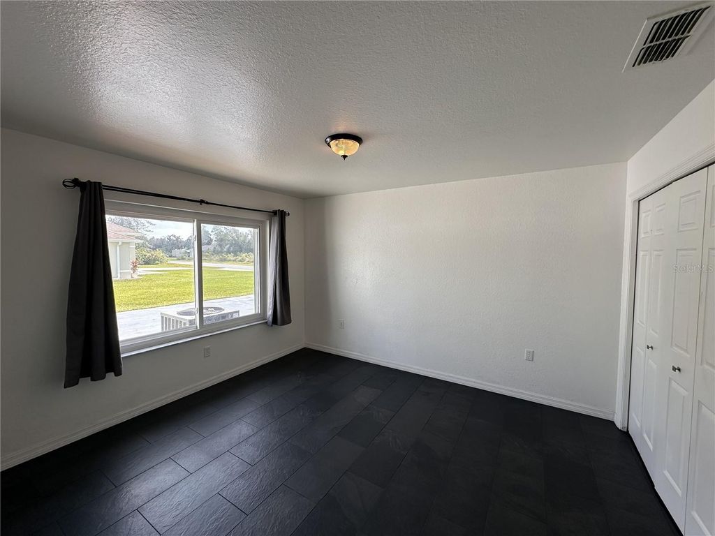 Image 4 of property listing at 15701 SW 37TH CIRCLE, Ocala, FL 34473