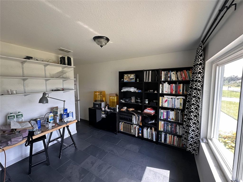 Image 5 of property listing at 15701 SW 37TH CIRCLE, Ocala, FL 34473