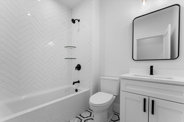 84 Baxter 3, Boston, MA 02127