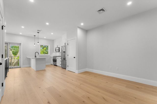 84 Baxter 3, Boston, MA 02127