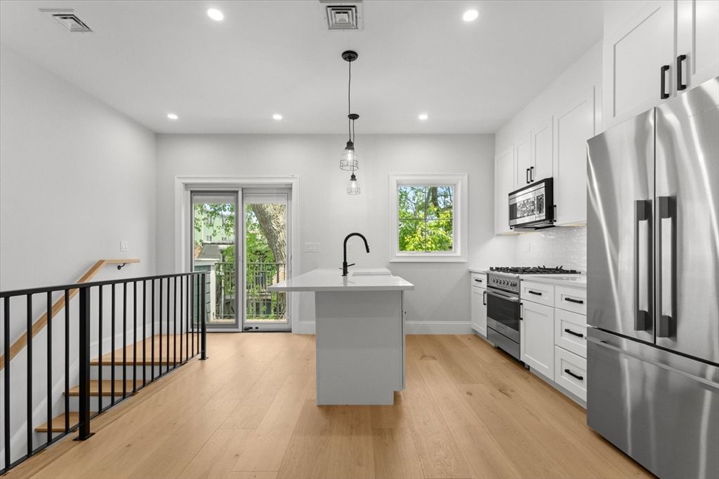 84 Baxter 3, Boston, MA 02127