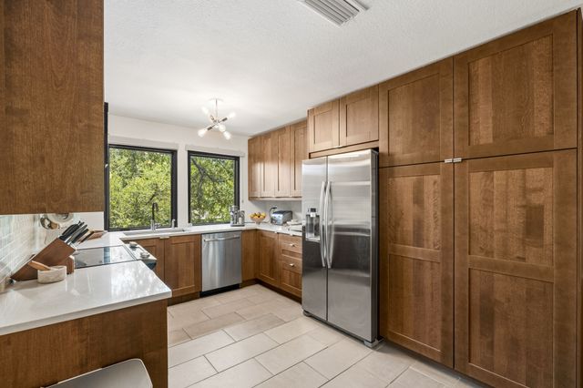6124 Summer Creek Circle, Dallas, TX 75231