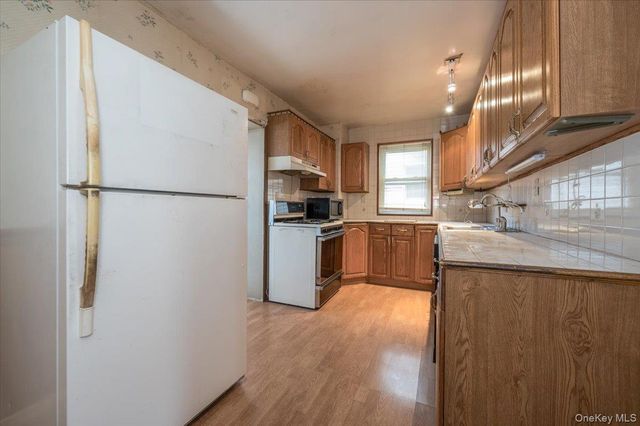 249 Quincy Avenue, Bronx, NY 10465