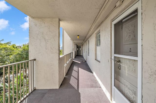 3910 Inverrary Boulevard 503-B, Lauderhill, FL 33319