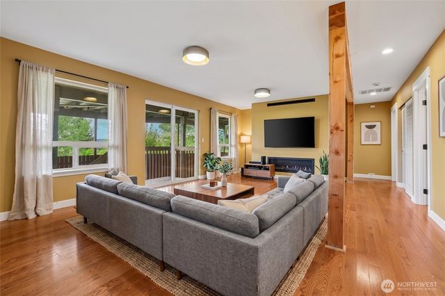 709 22nd Street SW, Puyallup, WA 98371