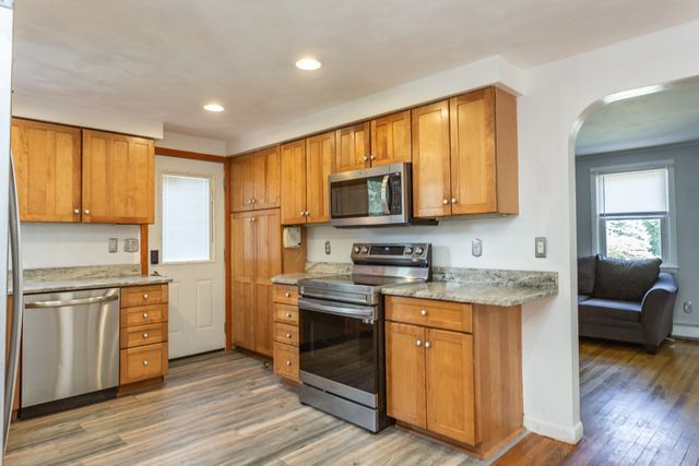 359 Pike Ave, Attleboro, MA 02703