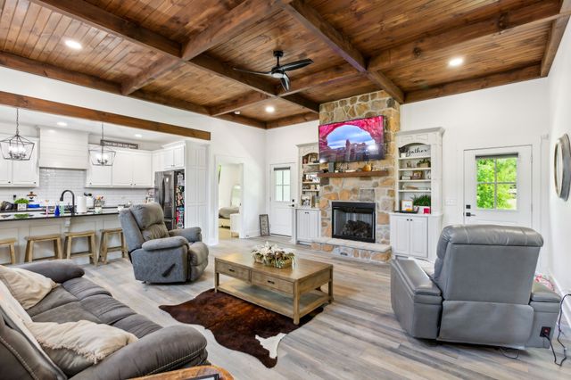 1930 Williams Rd, Lafayette, TN 37083