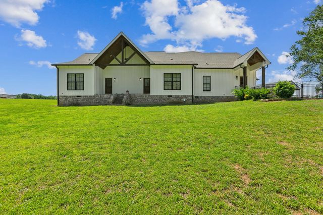 1930 Williams Rd, Lafayette, TN 37083