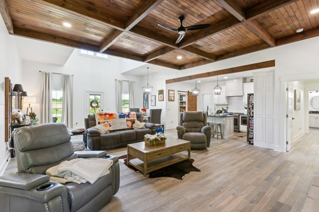 1930 Williams Rd, Lafayette, TN 37083