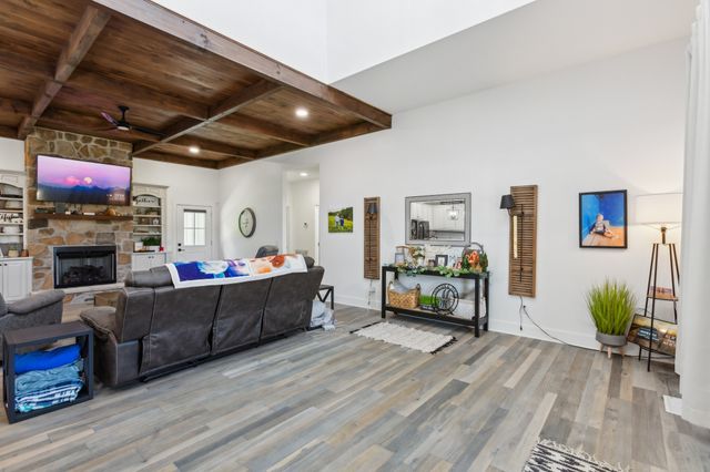 1930 Williams Rd, Lafayette, TN 37083