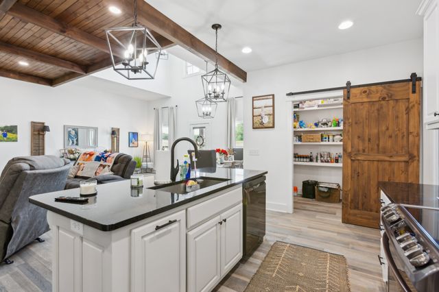 1930 Williams Rd, Lafayette, TN 37083