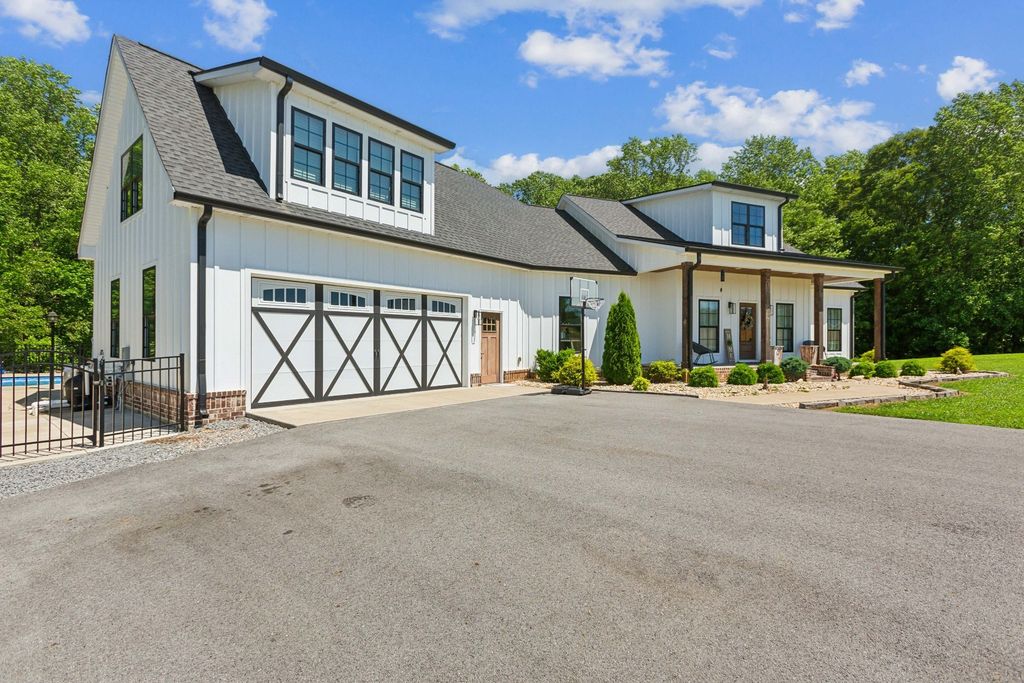 1930 Williams Rd, Lafayette, TN 37083