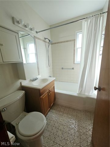 2177 Green Ridge Drive, Wickliffe, OH 44092