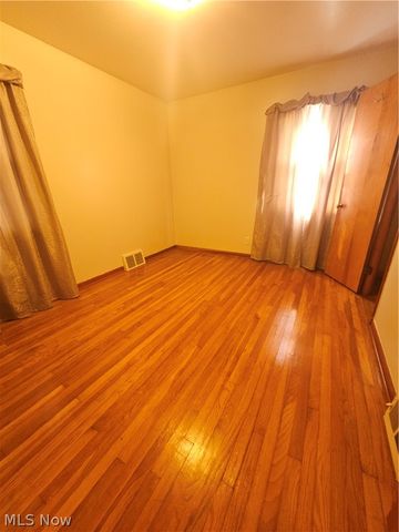 2177 Green Ridge Drive, Wickliffe, OH 44092