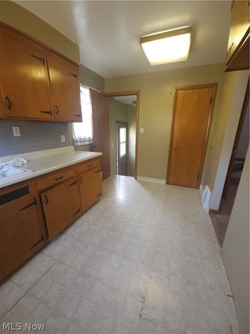 2177 Green Ridge Drive, Wickliffe, OH 44092