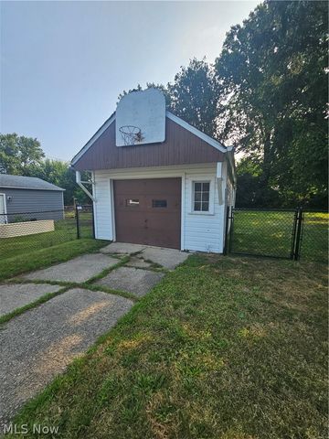 2177 Green Ridge Drive, Wickliffe, OH 44092