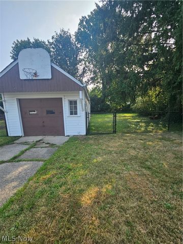 2177 Green Ridge Drive, Wickliffe, OH 44092