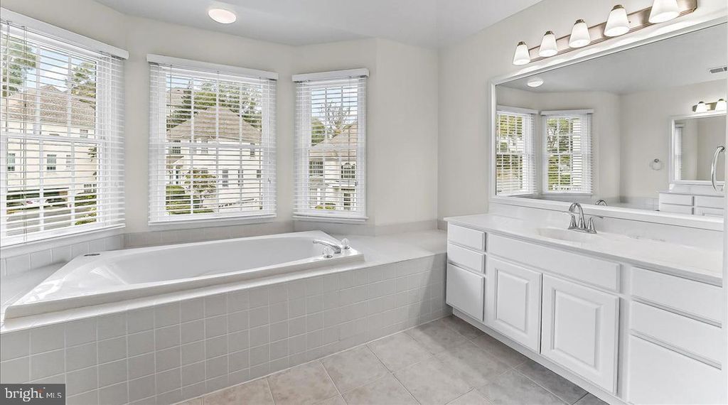 407 SPRING GARDEN LN, West Conshohocken, PA 19428