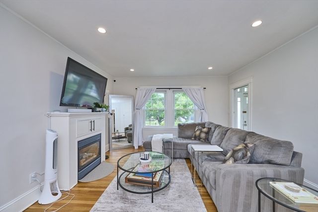 41 Lynde Ave, Melrose, MA 02176