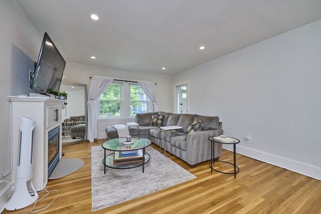 41 Lynde Ave, Melrose, MA 02176