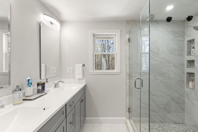 7 Manning Rd, Chelmsford, MA 01824