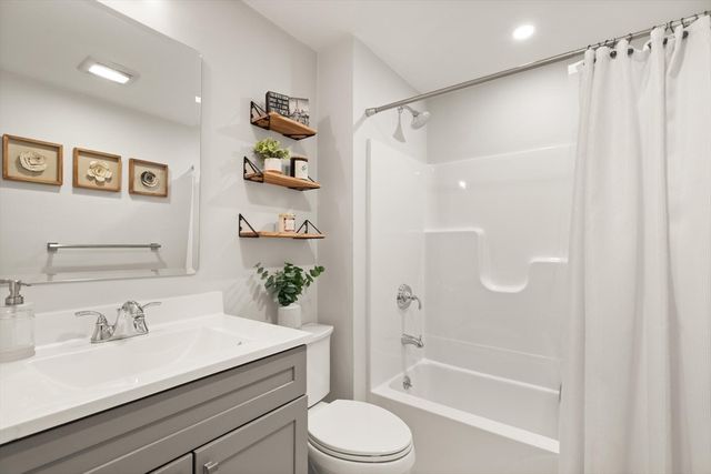 7 Manning Rd, Chelmsford, MA 01824