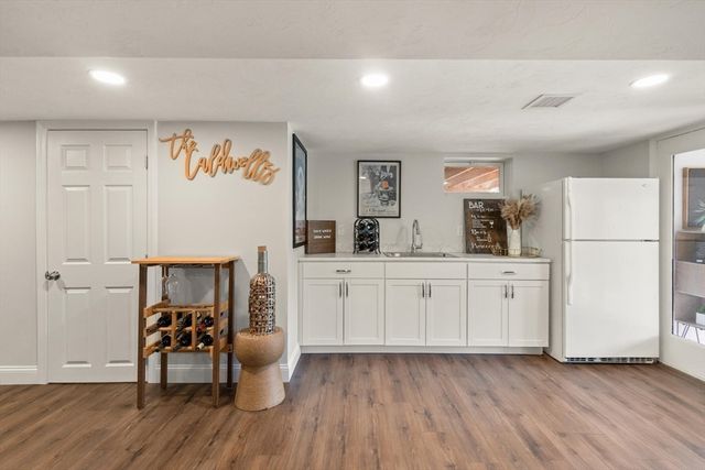 7 Manning Rd, Chelmsford, MA 01824