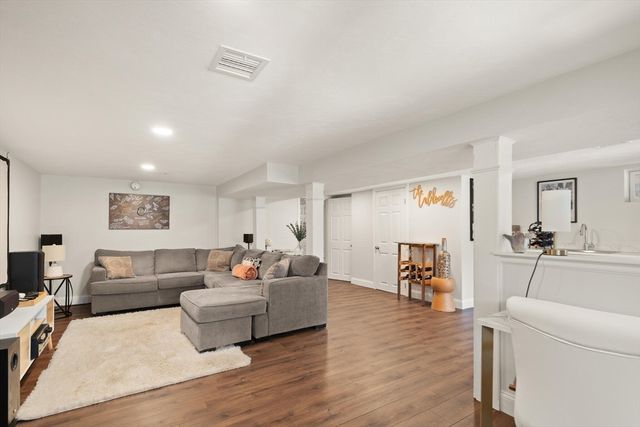 7 Manning Rd, Chelmsford, MA 01824