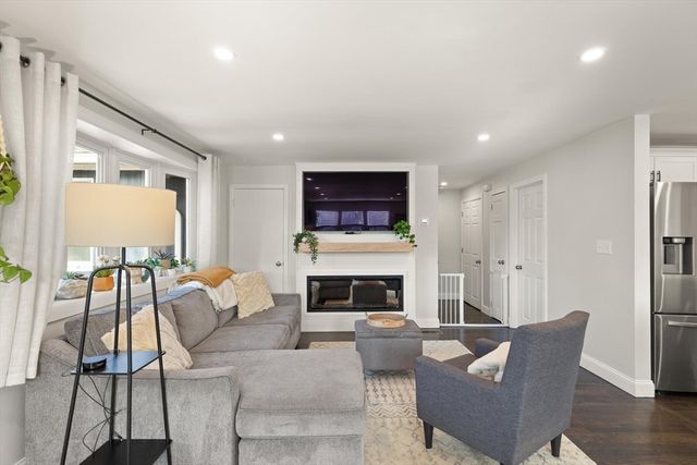 7 Manning Rd, Chelmsford, MA 01824