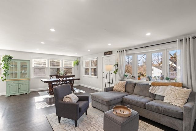 7 Manning Rd, Chelmsford, MA 01824