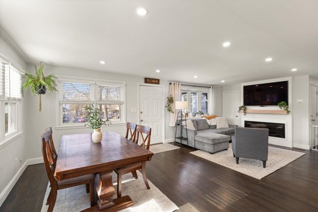 7 Manning Rd, Chelmsford, MA 01824