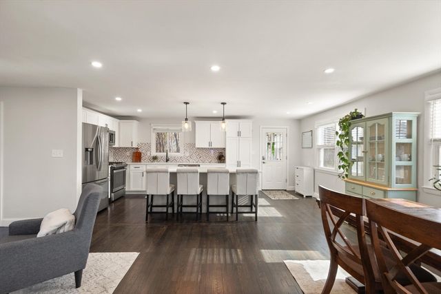 7 Manning Rd, Chelmsford, MA 01824