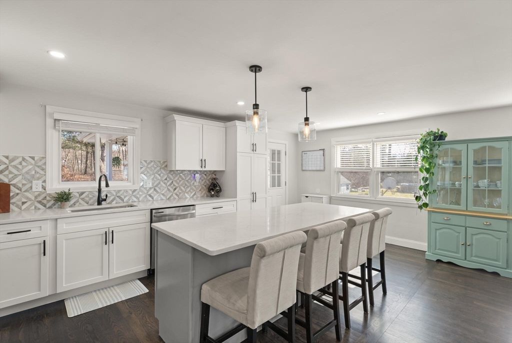 7 Manning Rd, Chelmsford, MA 01824