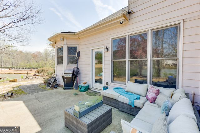 3795 Regal Oaks Drive, Suwanee, GA 30024