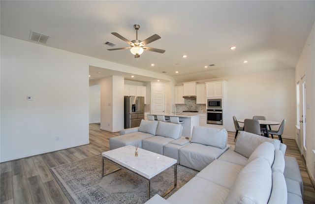 2816 Oakheath Crest Court, Pearland, TX 77089