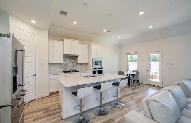 2816 Oakheath Crest Court, Pearland, TX 77089