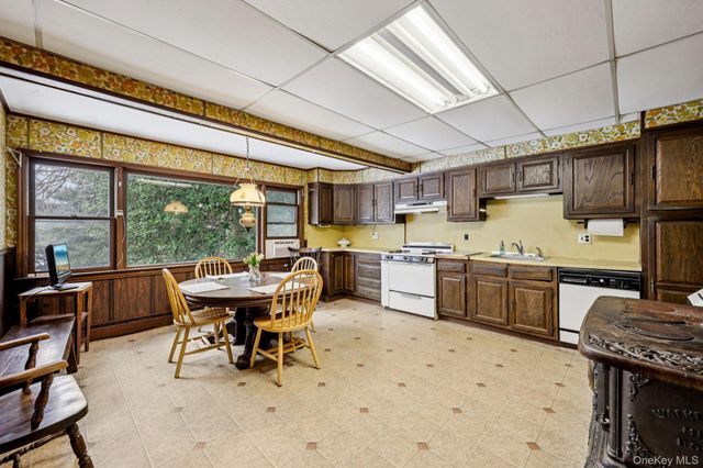 82 Vernon Avenue, East Norwich, NY 11732