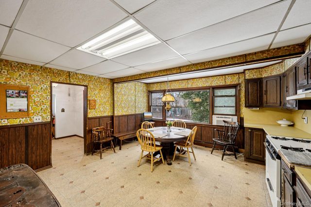 82 Vernon Avenue, East Norwich, NY 11732