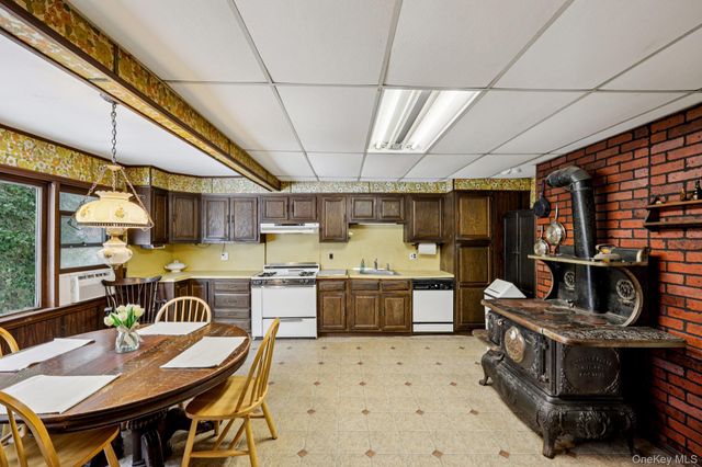 82 Vernon Avenue, East Norwich, NY 11732