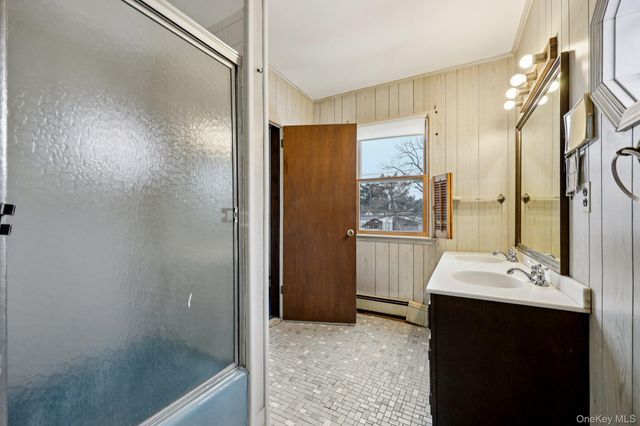 82 Vernon Avenue, East Norwich, NY 11732